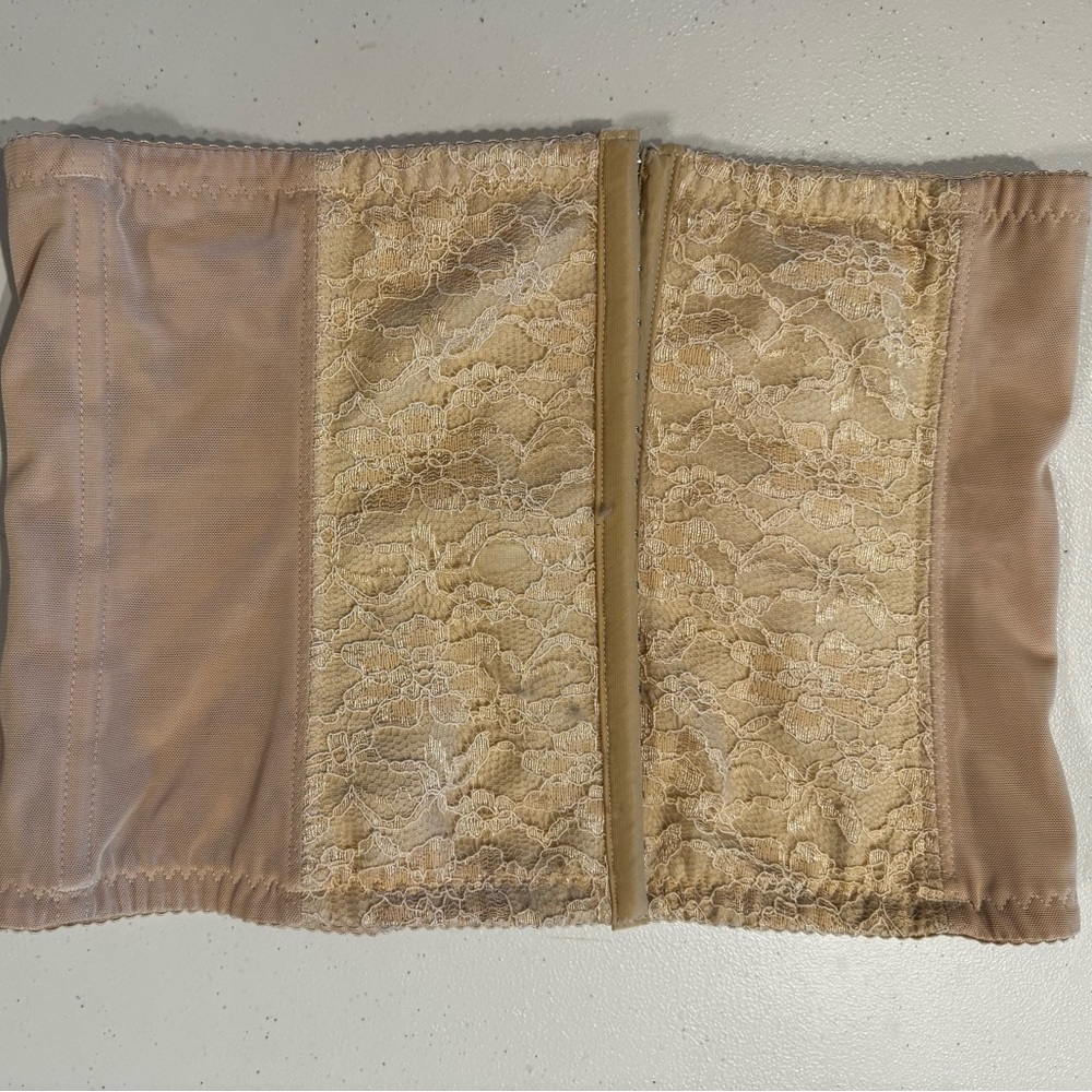 Elegant Lace Women's Intimate in Cream